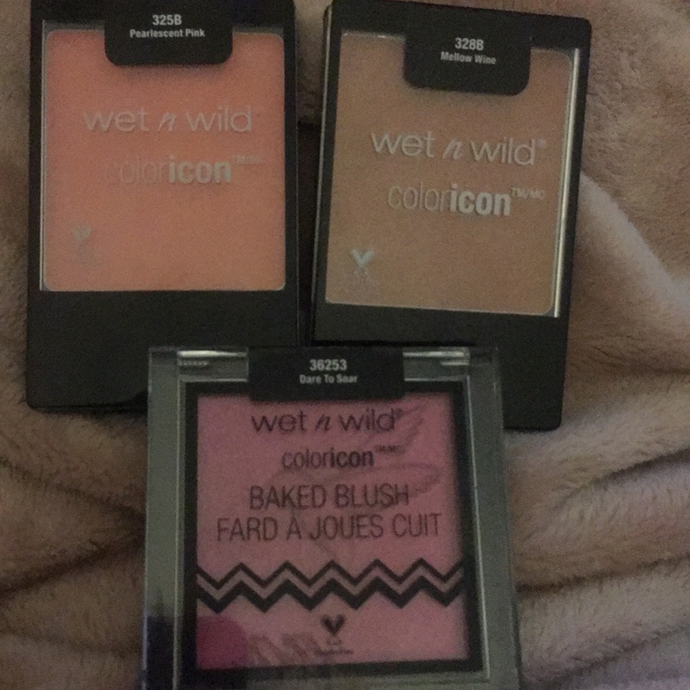 Wet n Wild blush trio